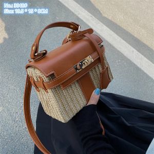 vente en gros sacs à bandoulière pour dames 4 couleurs sac de paille de plage populaire de cette année doux petit sac à main de mode tissé frais stéréotypes sacs à main en cuir contrasté 3048