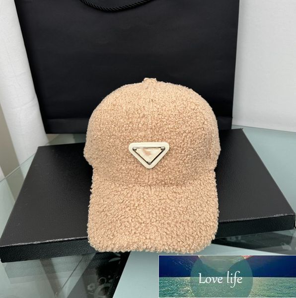 Venta al por mayor de gorra de pico duro de piel de cordero Show Face Little Otoño Invierno alta calidad todo fósforo hombres y mujeres gorras de béisbol cálidas