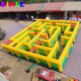 Grand prix en gros 10x10x2mh (33x33x6,5ft) Maze gonflable, parcours d'obstacles carrés, jeu de labyrinthe en plein air pour les enfants et les adultes