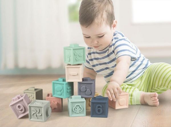 Bloc de construction de jouets Lepin en gros groupe de briques d'illumination infantile soulagement cognitif Colle molle bébé peut mordre et bouillir éducation précoce bébé jouets 0-3 ans
