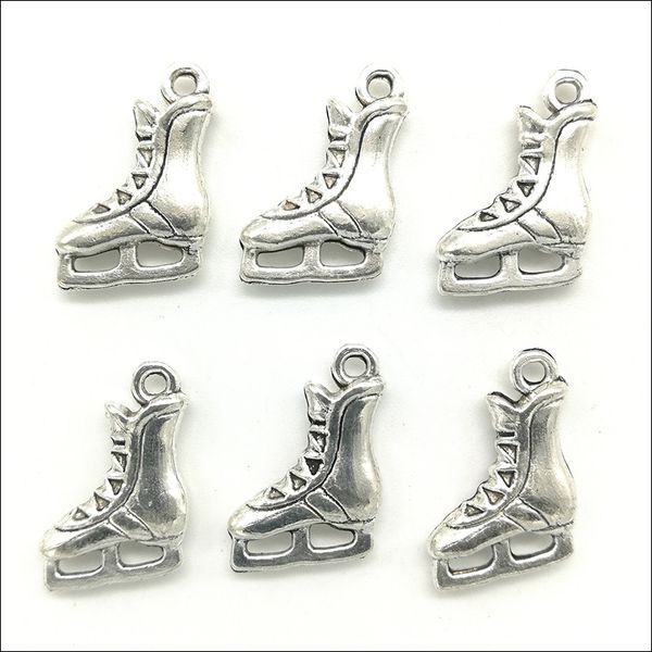 Venta al por mayor, lote de botas de patinaje sobre hielo de plata antigua Retro, dijes de aleación de Zinc, colgantes para fabricación de joyería, colgante de llavero DIY de 17x13mm