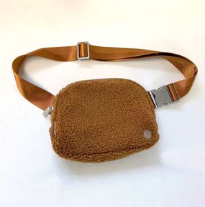 wholesale Lulu en todas partes Cinturón de pecho de oso de peluche Bolsa de yoga deporte 2023 Nuevo lululemens para mujer Diseñador de lujo Hombro fanny pack portátil a prueba de agua Bolsas de cintura 666