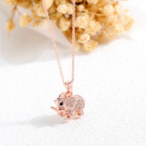 Groothandel- luxe designer rose vergulde koperen diamant schattige mooie kleine olifant korte choker hanger ketting voor vrouwen