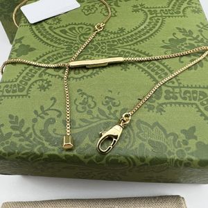 Groothandel Luxe Hanger Ketting Mode voor Mannen Vrouwen Omgekeerd vliegtuig Letter Ontwerpers Merk Sieraden Heren Dames Trendy Persoonlijkheid Sleutelbeenketting paty top