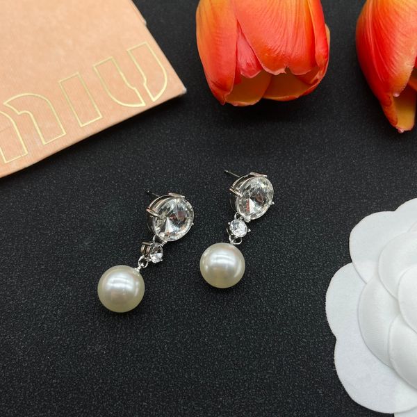 En gros M IU2023 nouveau style boucles d'oreilles premium sens goutte d'eau simple courte perle zircon boucles d'oreilles robe de mariée robe de mariée performance boucles d'oreilles