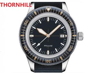Wholesale Mens Watches Classic Design Men Men de bracelet Corloge cadeau Top Sports Army Quartz Chronograph Stophatch 78