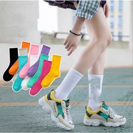 Chaussettes de sport multicolores, Tube de Couple, personnalité féminine, Design, Style scolaire, couleur mixte, avec étiquettes, vente en gros