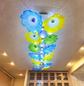 Groothandel lichten gekleurde verlichtingslampen Amerikaanse stijl murano glazen platen plafondlamp moderne LED bloem kroonluchter voor kunst decor