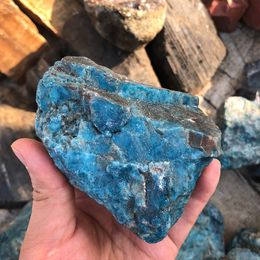 Groothandel natuurlijke ruwe kristallen genezende stenen blauwe apatiet ruwe edelsteen