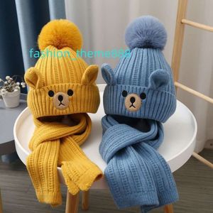 vendita all'ingrosso nuovo simpatico cartone animato per bambini cappello sciarpa set inverno lana lavorata a maglia per bambini caldo orso pullover cappello + sciarpa