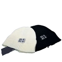 Venta al por mayor Nuevo sombrero de punto Gorros de diseñador de invierno Gorros Sombreros para hombre para mujer Sombreros casuales al aire libre Gorro de esquí de punto clásico