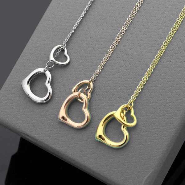 Venta al por mayor-Nueva marca de moda de lujo Ahueca hacia fuera la letra T grande y pequeña Corazón de melocotón encanto de las mujeres contraído doble collar de corazón de melocotón joyería