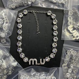 Ensemble de colliers en strass avec grandes lettres M IU, chaîne de clavicule en argent léger féminin, vente en gros