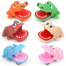 Vente en gros NEWPRODUCTEMPROCIT BIGUE BOUCHE ANIMAL ARTICLES Toy Crocodile Design Tirez la voiture pour Capsule Vending DHL Free YT199502