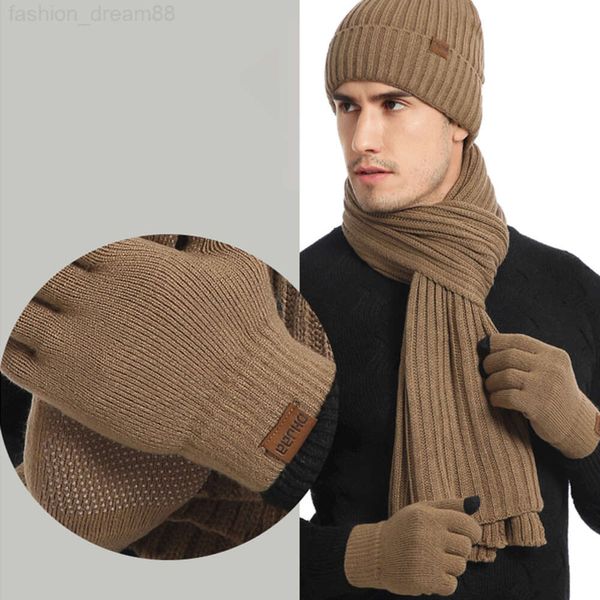 Comercio al por mayor OEM Hombres Niños Acrílico Rib Knit Winter Beanie Hat Bufanda y guantes Par con parche de cuero personalizado