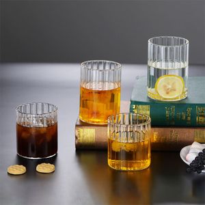Groothandel in handgemaakte glazen gestreepte waterglazen en whiskyglasfabrikanten