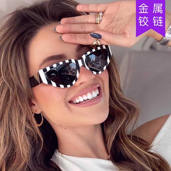 Venta al por mayor de gafas de sol Cat's Eye Narrow Edge Zebra Pattern Fashion Street Shoot Show Triangle Gafas de sol personalizadas Forma cóncava Gafas