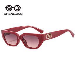 Vente en gros de lunettes de soleil New INS Korean Transparent Women's Sunglasses Trend Small Box Beach Mirror
