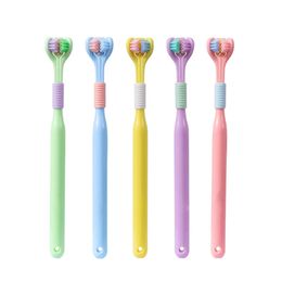 Vente en gros de brosses à dents de nettoyage à trois faces à poils souples pour adultes et enfants, logo autocollant personnalisé
