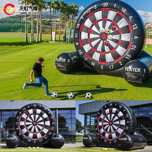 Groothandel Outdoor Activiteiten 5m 16.5ft lange gigantische opblaasbare voetbalvoet Darts kinderen en volwassenen schoppen dartboard carnaval sportgames