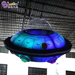 wholesale Modèles de vaisseaux spatiaux d'éclairage coloré gonflable de publicité extérieure pour l'événement de fête de ballon d'ovni d'inflation de décoration de thème d'espace avec des jouets de ventilateur d'air