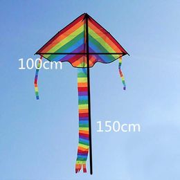 Les jouets volants d'enfants de cerf-volant d'arc-en-ciel de longue queue extérieure en gros sont viennent avec la ligne de 30M