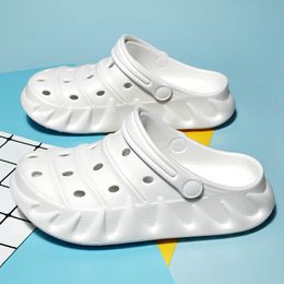 Groothandel outdoor slippers Twee dragen grot schoenen zomer tij om te passen bij de ademend strand sandalen backtracking mannen en vrouwen