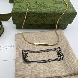Collier de pendentif en gros mode pour hommes femmes concepteurs de lettres d'avion inversées pour hommes de bijoux pour femmes