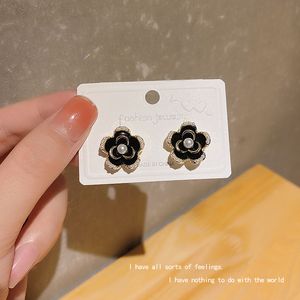 Prix de gros design classique goujons vis en acier au titane avec perceuse boucles d'oreilles ouverture semi-circulaire avec dr pour les femmes cadeau 6kghghssddssfa