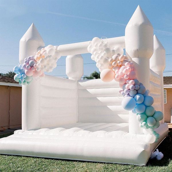 wholesale Château gonflable en PVC cavalier de mariage gonflable maison de rebond blanche mariage de mariée sautant videur avec ventilateur