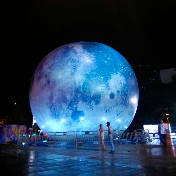 Ballons de planète de la Lune gonflable en vente en gros PVC avec lumière LED pour décoration de fête suspendue