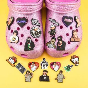 Groothandel PVC Populaire Peso Pluma Clog Charm Charms For Kids Belico Designer Artist Shoe Accessories Jibbitz Shoe Charms