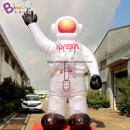 Vente en gros de 8mh (26 pieds) avec soufflerie géante publicitaire personnage gonflable du personnage astronaute de dessin vers le thème de l'espace gonflable pour l'événement