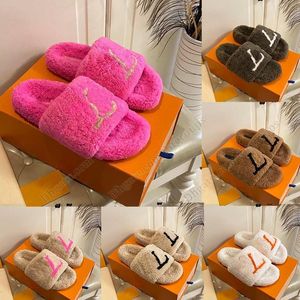 Sandales en gros Femmes Fournures Fluffy Simpers Winter Home House Indoor House Slipper glissements de rose noir Furry Sliders flous Lettre pour femmes