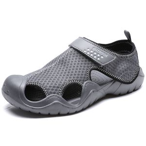 Vente en gros Sandy Beach Chaussures décontractées Sandales de sport Hommes Femmes Tongs Pantoufles respirantes et légères Fond souple