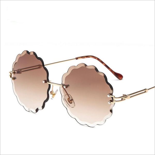 Lunettes de soleil sans monture en gros-festonnées rondes lunettes de soleil dégradé design élégant pour les femmes lunettes de soleil en forme de fleur rétro 2018 classique