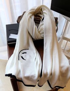 Bufanda al por mayor, bufanda clásica en blanco y negro con letras, chal, bufanda de Cachemira, marca grande