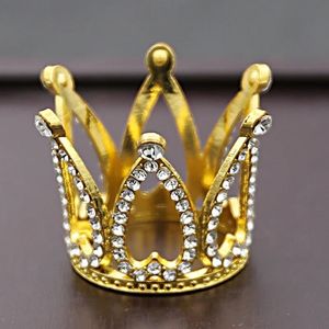 Corona de metal pequeña al por mayor para niñas para niñas Baby Birthday Prom Tiaras Pearas Joyas para el cabello Cake adornos para la cabeza