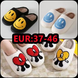 Pantoufles antidérapantes avec sourire, chaussures d'hiver pour la maison, pantoufles mignonnes en forme de mauvais lapin et de cœur, adaptées au chaud de votre hiver, vente en gros