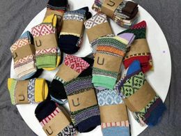 Chaussettes en gros Hommes Femmes Designer Chaussettes de bottes de neige Bas 2 paires de coton Woool Élasticité Épais Mélange de couleurs Lettre Imprimer Garder au chaud à l'extérieur