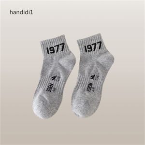 Chaussettes de sport en gros chaussettes de couple chaussettes de créateur conception personnalisée enseignant style scolaire chaussettes colorées cinq paires ensemble i10