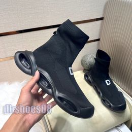 Venta al por mayor Top Designer Calcetines Zapatos Hombres Mujeres Zapatillas de deporte casuales transpirables Malla elástica Masaje técnico 3D Entrenadores al aire libre Moda Blanco Negro Zapato inferior de goma