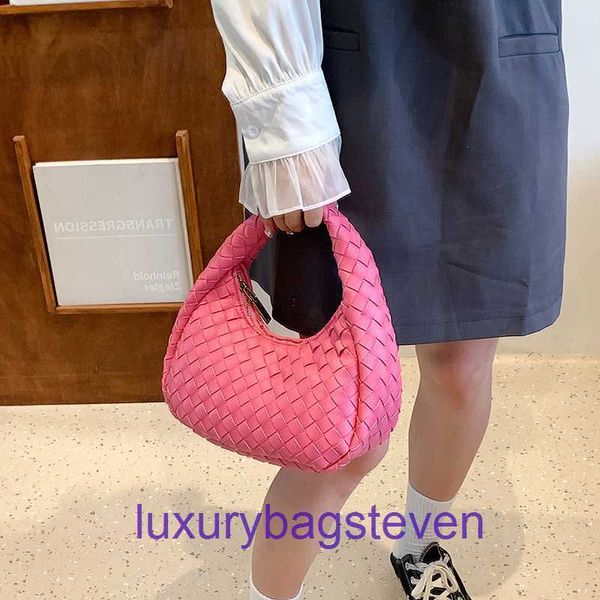 Vente en gros de sacs fourre-tout Jodie de Bottgs's Vents d'origine boutique en ligne Sac de nuage tissé de couleur bonbon de mode petite boulette de conception de foule nouée avec un vrai logo ELDQ