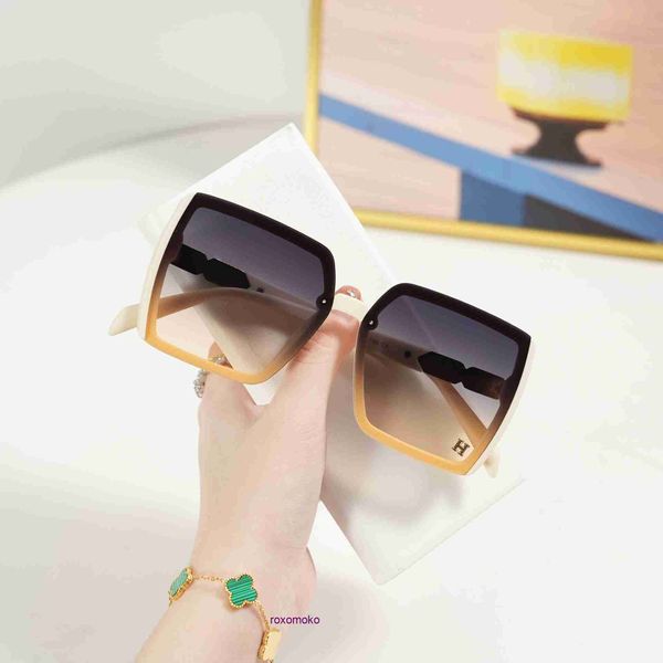 Vente en gros top original H Home boutique en ligne de lunettes de soleil Baojiali Lunettes de soleil personnalisées Nouvelle tendance Protection solaire pour femmes et forme faciale UV P207 avec boîte-cadeau
