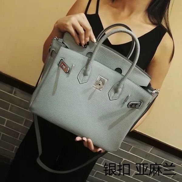 Vente en gros Top Original Party Home Sacs fourre-tout boutique en ligne 2023 nouveau style maison cross body sac à main en cuir femmes 30 peau de vache por Have Real Logo