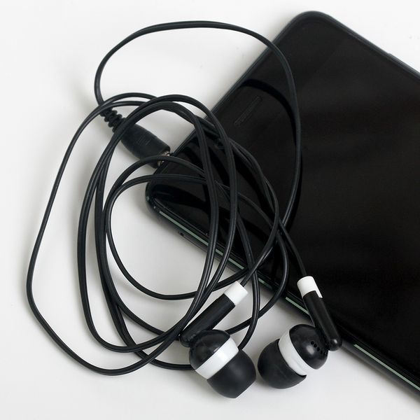 Vente en gros - Écouteurs intra-auriculaires noirs universels les moins chers, 100 pièces/lot, pour iPhone 4 5 6, écouteurs MP3 MP4, Audio 3.5mm, DHL FEDEX gratuit