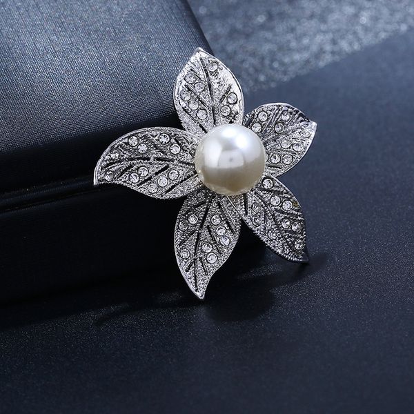 Vente en gros - version de Baitao Flower Broche femmes mode luxe Perle Broche incrustée de zircon lotus broche pull accessoires