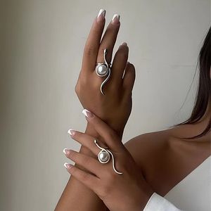 En gros Blanc Perle Serpent Charme Doigt Bande Anneaux Ouvert Réglable Esthétique Or Argent Couleur Bague INS Bijoux De Mode pour Femmes Filles Cadeaux