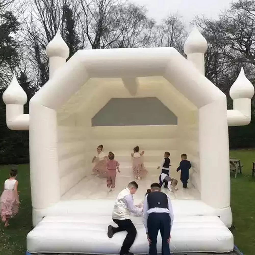 wholesale Castillo inflable inflable de boda blanco puente de casa de rebote de PVC nuevo modelo 4 m / 5 m inflables castillos saltadores gorila para bodas fiesta con soplador