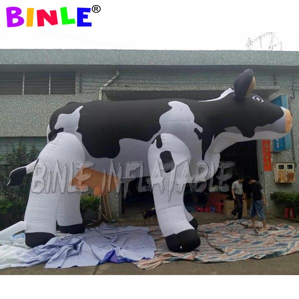 Vente en gros sur mesure 7 ml (23 pieds) avec souffleur géant gonflable vache à lait publicité bovins gonflables animaux pour événements décor-08
